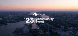 Logo des vOffice Community Events über Hamburg schwebend
